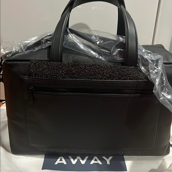 -SOLD Away - The Everywhere Bag (leather) - Picture 11 of 14
